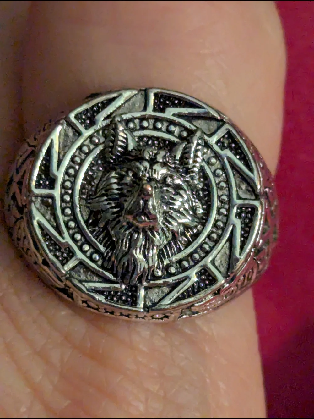 Silver-Tone Wolf Crest Men's Ring